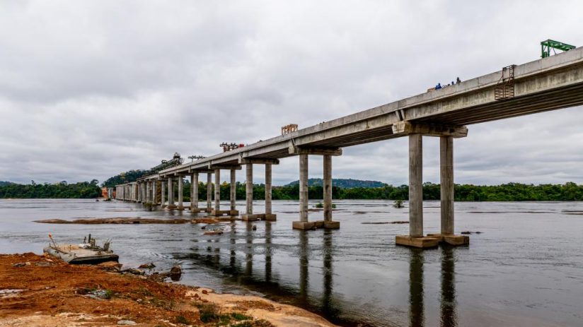 De estado em crise a referência nacional em investimentos: Governo de MT ampliou em 600% recursos aplicados em obras e ações
