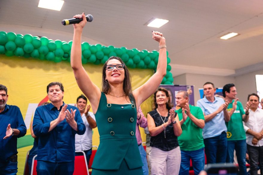 Pesquisa mostra que Janaina Riva reduz distância no primeiro voto e segue líder no segundo voto para o Senado em Mato Grosso