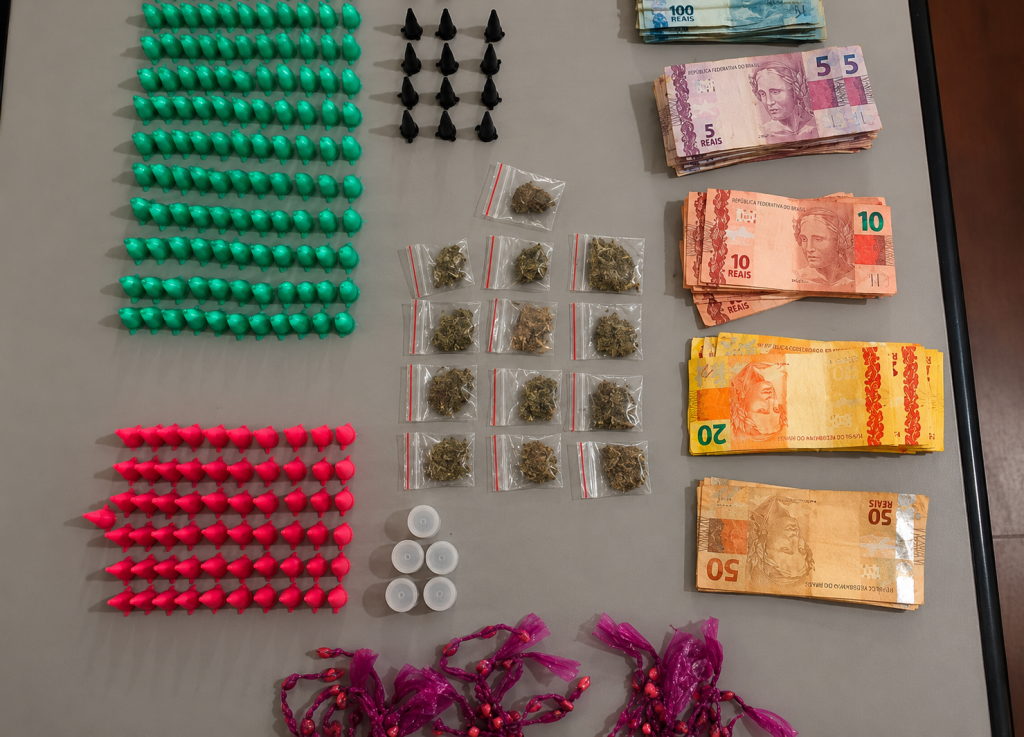 PM prende suspeito por tráfico e apreende drogas em Jandira pm-prende-suspeito-por-trafico-e-apreende-drogas-em-jandira