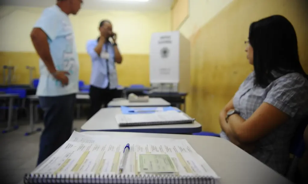 Mesários têm papel fundamental na garantia do processo eleitoral Tânia Rêgo/Agência Brasil